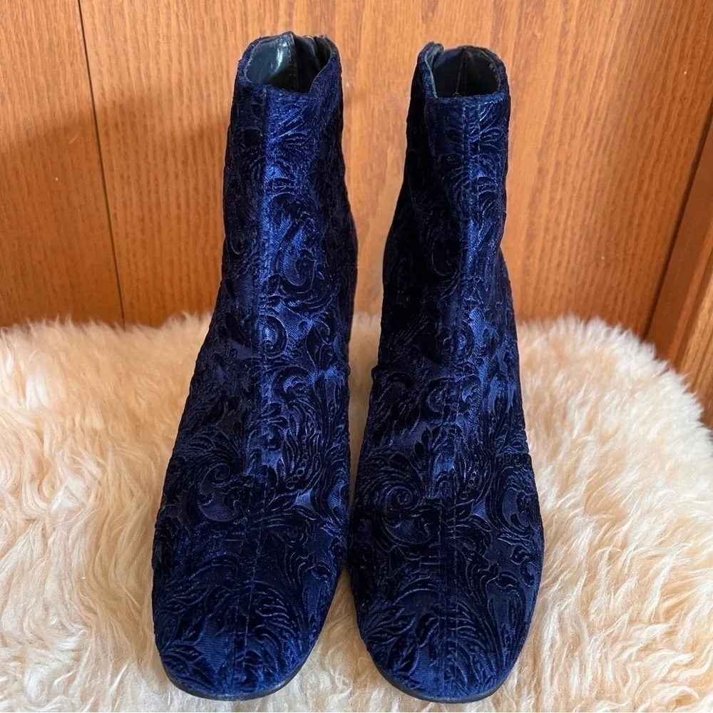 Stuart Weitzman beautiful blue